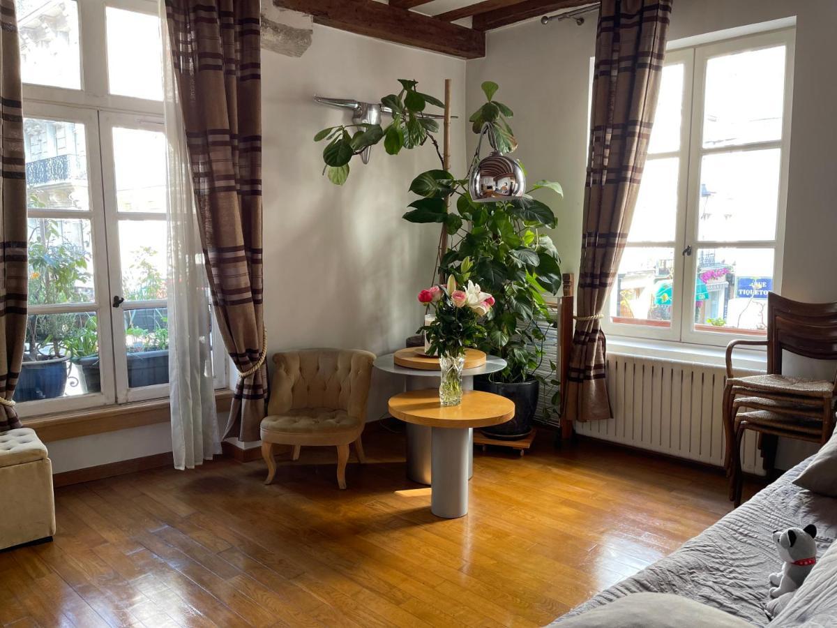 Apartamento Quartier Montorgueil, voie piétonne, dans un immeuble du XVème París Exterior foto