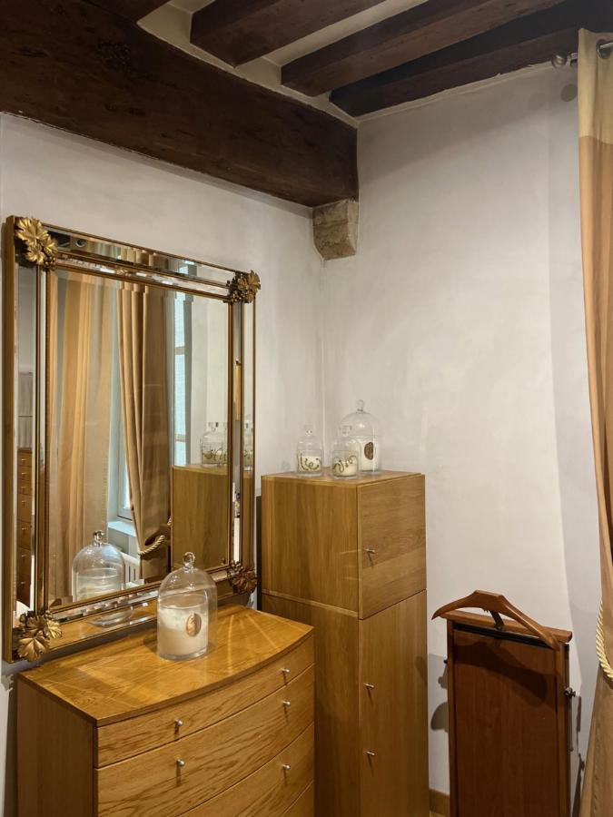 Apartamento Quartier Montorgueil, voie piétonne, dans un immeuble du XVème París Exterior foto