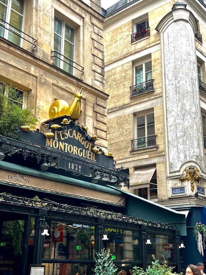 Apartamento Quartier Montorgueil, voie piétonne, dans un immeuble du XVème París Exterior foto