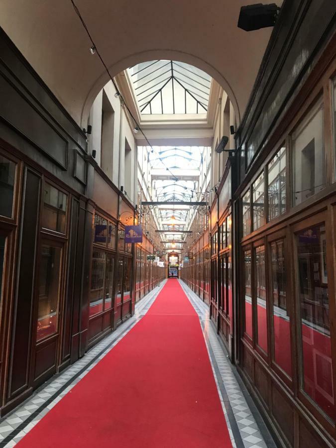 Apartamento Quartier Montorgueil, voie piétonne, dans un immeuble du XVème París Exterior foto